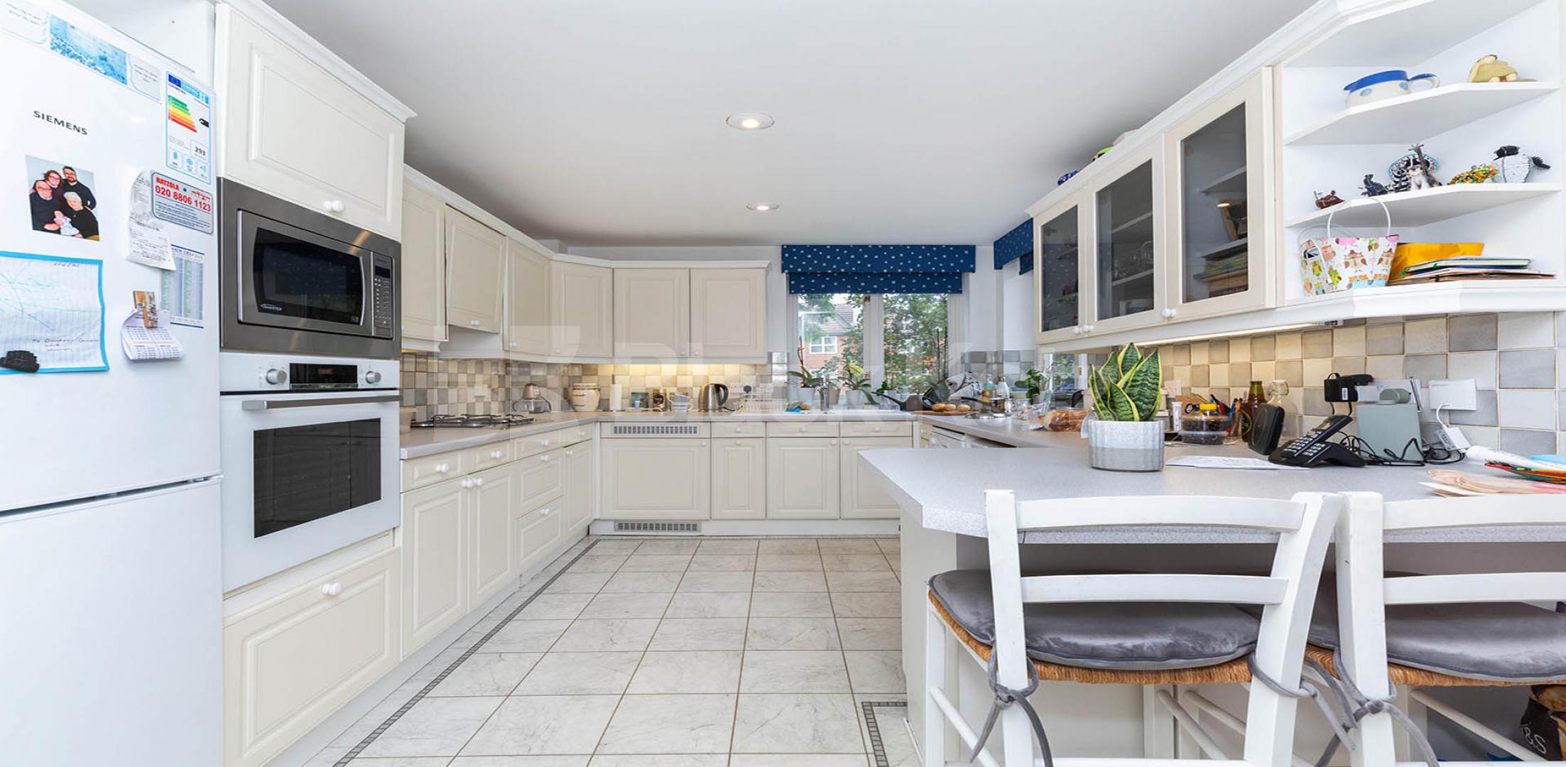 			NEW INSTRUCTION!, 3 Bedroom, 2 bath, 1 reception Apartment			 Hendon Lane, FINCHLEY